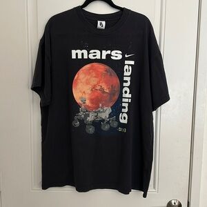 NIKE TEE / T-SHIRT “MARS LANDING”